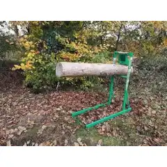 Meget solid holder til paller, materialer, stokker fra 30 til 280 mm i diameter. 