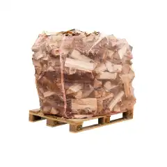 Vedsekk av UV-stabilisert plastmateriale som t&aring;ler sollys under t&oslash;rking og lagring av ved.