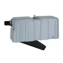 Prisgunstig flott&oslash;r med plastdeksel.<br />

<img alt="Logo Suevia" src="https://portal.suevia.com/userdata/images/basics/logo.svg" style="width: 80px; height: 42px;" />